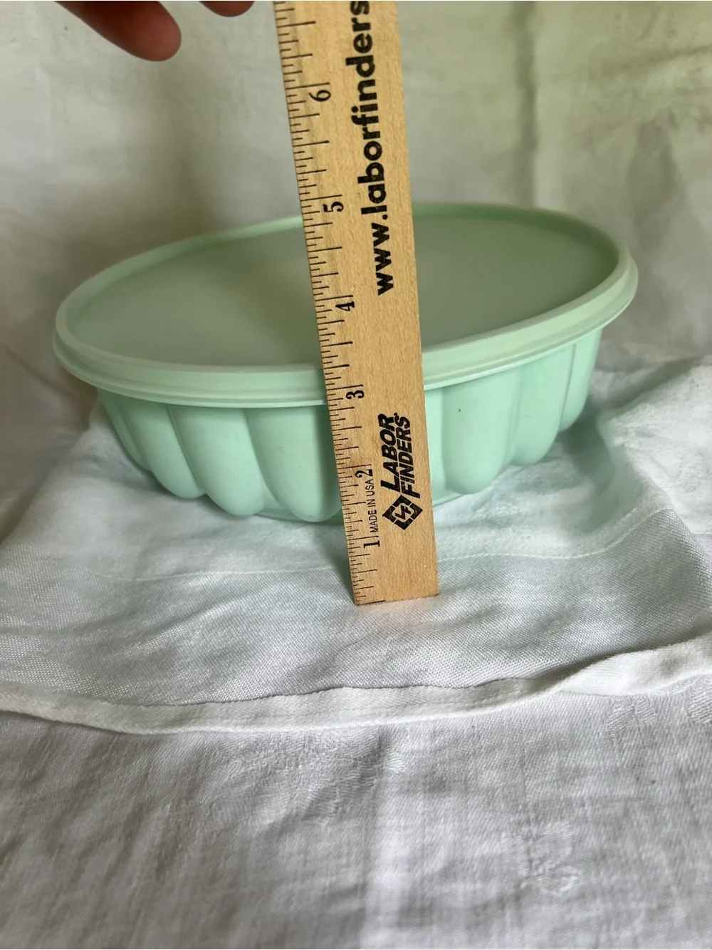 Tupperware Mint Green Round Plastic Jello Mold Bowl with Lid